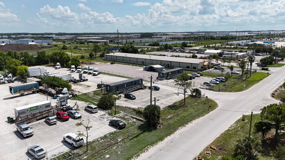 More Photos Of 8101 Mainline Pky, Fort Myers Warehouse For Lease