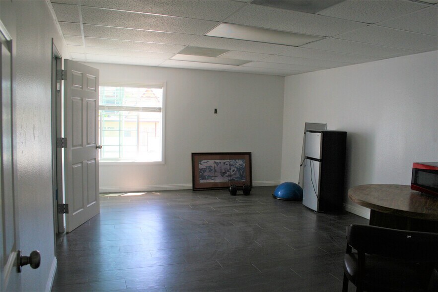 More Photos Of 3530 Long Beach Blvd, Long Beach Office For Lease