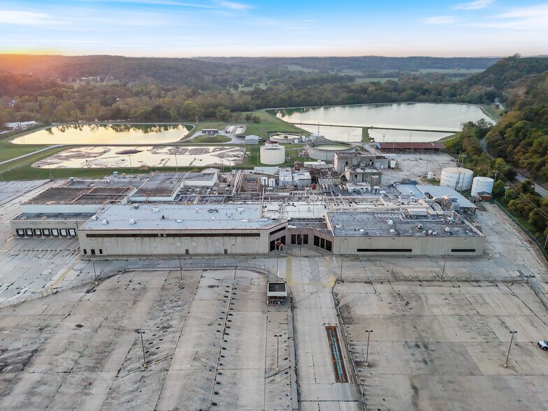 More Photos Of 100 Tyson Ave, Noel Manufacturing For Sale