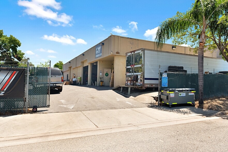 More Photos Of 2152 N Briarwood Ave, Fresno Warehouse For Sale