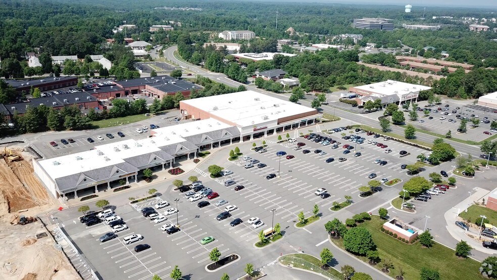 Primary Photo Of 9621-9699 W Broad St, Glen Allen General Retail For Lease