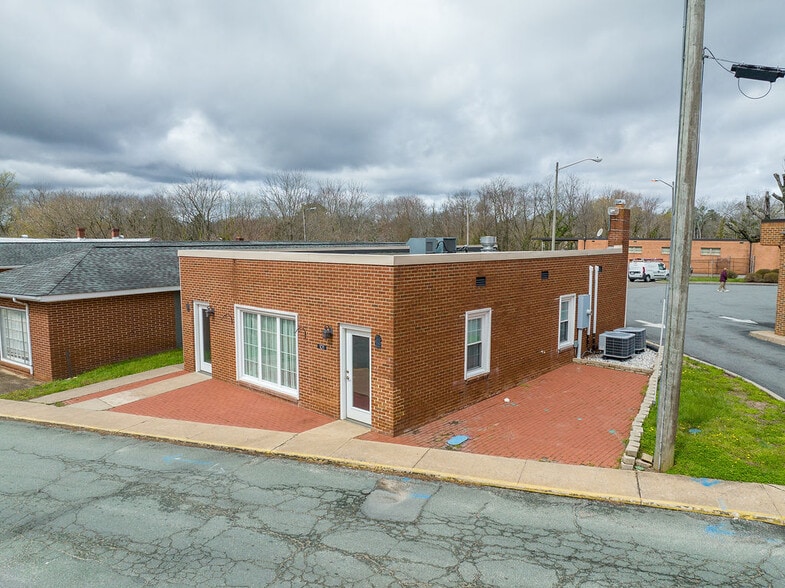 More Photos Of 101 Elm Ave, Louisa General Retail For Lease