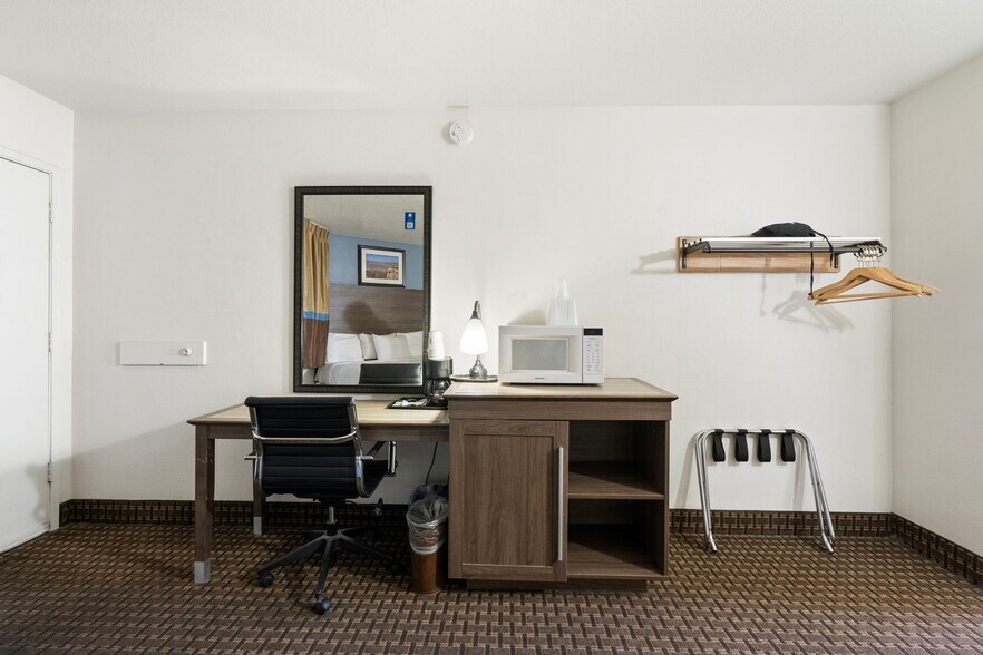 More Photos Of 430 E Route 66, Williams Hotel For Sale