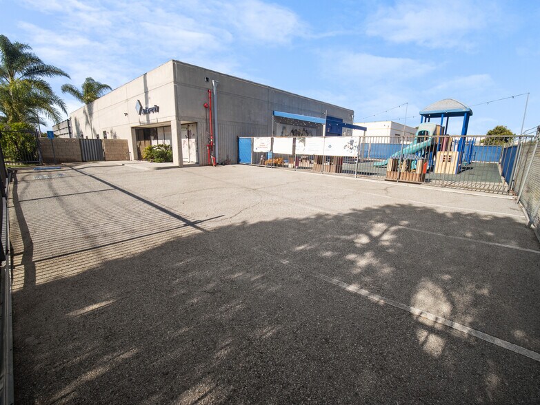 More Photos Of 2350-2400 S Central Ave, Compton Warehouse For Lease