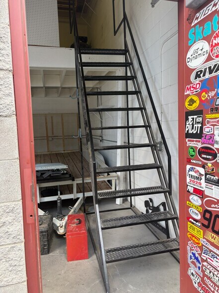 More Photos Of 1603-1615 Ann Way, Boulder City Light Manufacturing For Sale