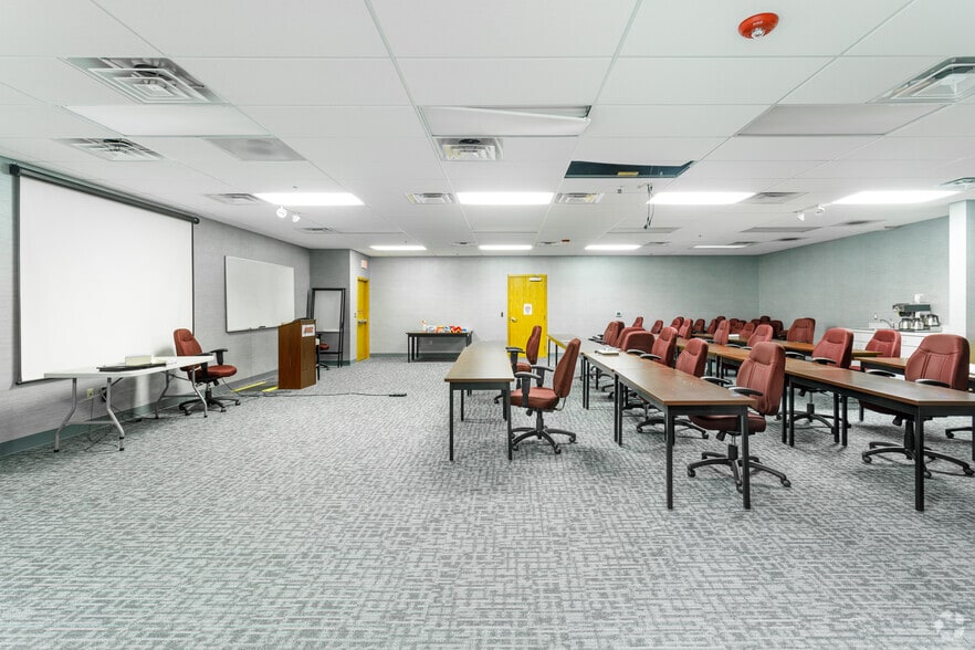 More Photos Of 31572 Industrial Rd, Livonia Unknown For Lease