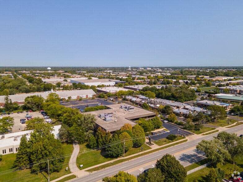 More Photos Of 3400 Dundee Rd, Northbrook Office For Lease