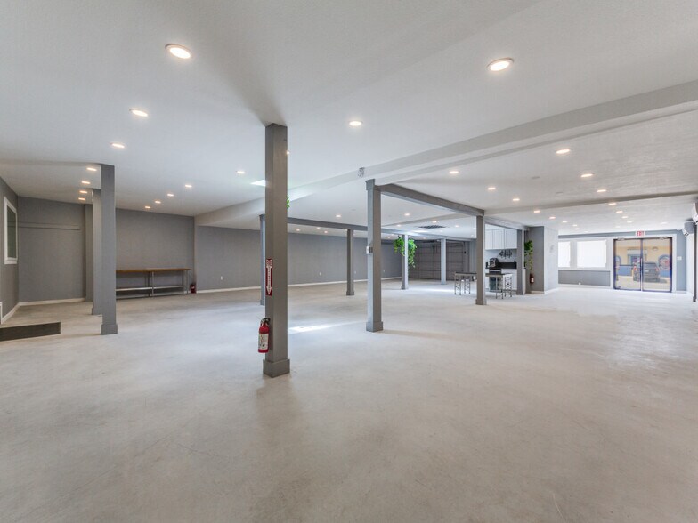 More Photos Of 1416 W Hildebrand Ave, San Antonio Freestanding For Sale