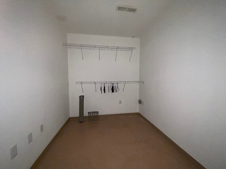 More Photos Of 2801 Bertholet Blvd, Valparaiso Office For Sale