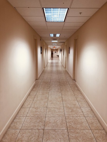 More Photos Of 1100 S Powerline Rd, Deerfield Beach Light Distribution For Sale