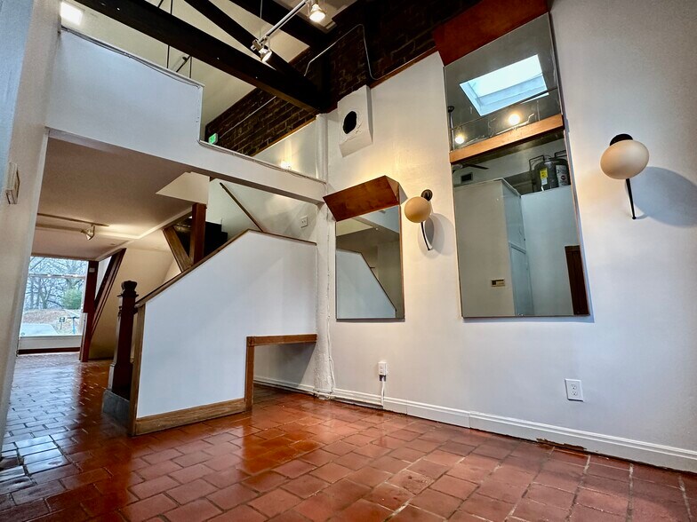 More Photos Of 1033 Monroe Dr, Atlanta Storefront Retail Office For Sale