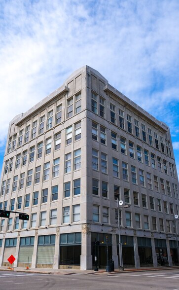 More Photos Of 2030-2036 Main St, Dallas Loft Creative Space For Lease