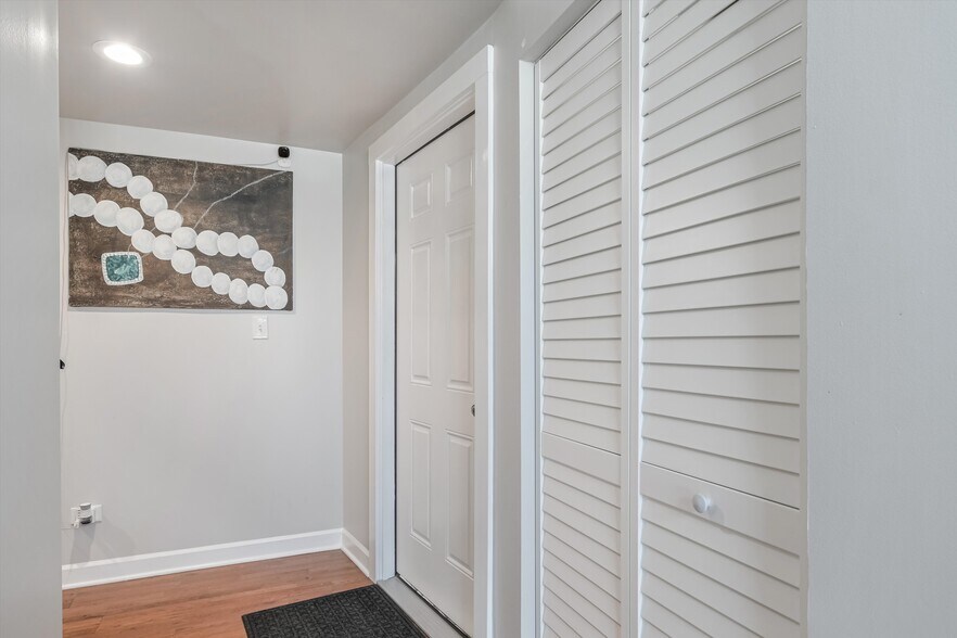 More Photos Of 5481 N Northwest Hwy, Chicago Storefront Retail Residential For Sale