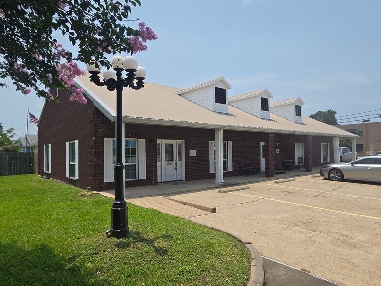 More Photos Of 905 N Logan St, Texas City Office For Sale
