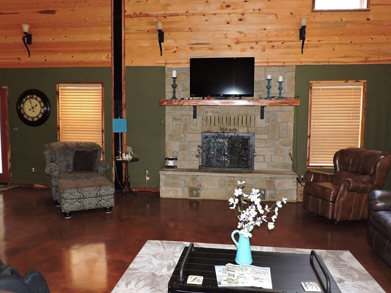 More Photos Of 1083 N 4290 Rd, Hugo Hotel For Sale