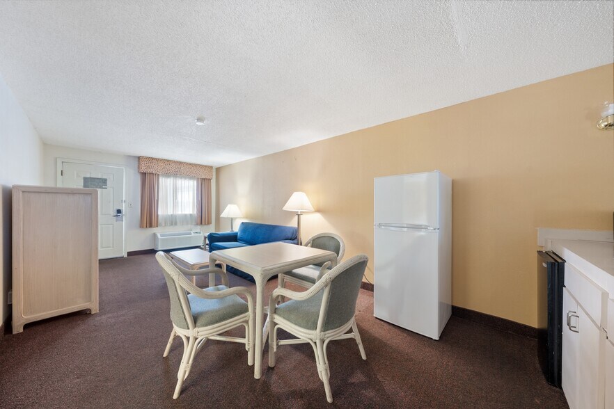 More Photos Of 1530 Cleveland Rd, Sandusky Hotel For Sale