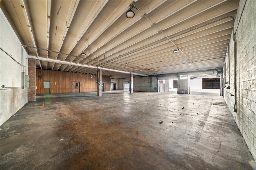More Photos Of 1120 N Magnolia Ave, Ocala Warehouse For Lease