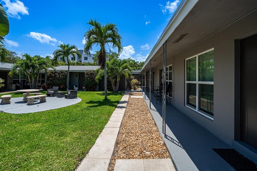 More Photos Of 2201 NE 14th Ave, Wilton Manors Apartments For Sale