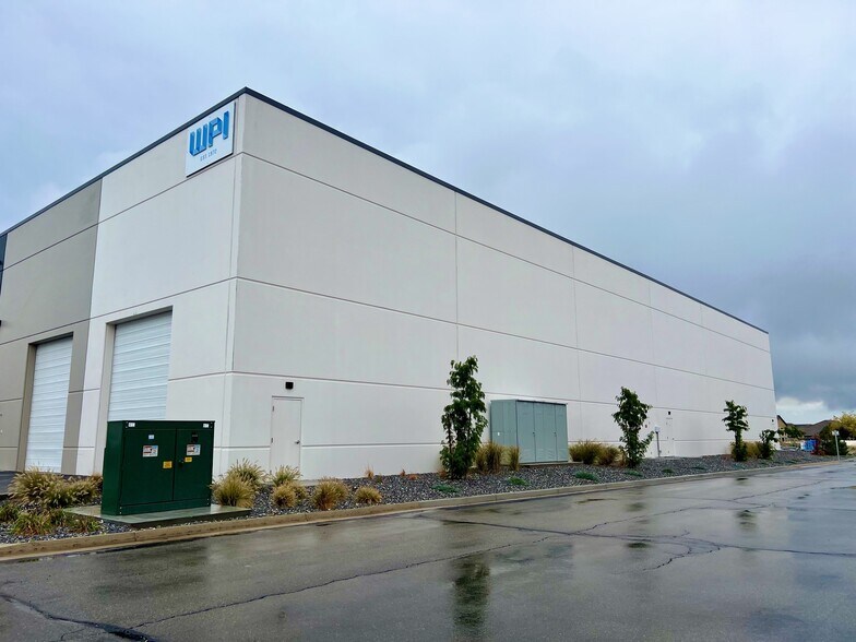 More Photos Of 3437 W Water St, Riverton Industrial For Lease