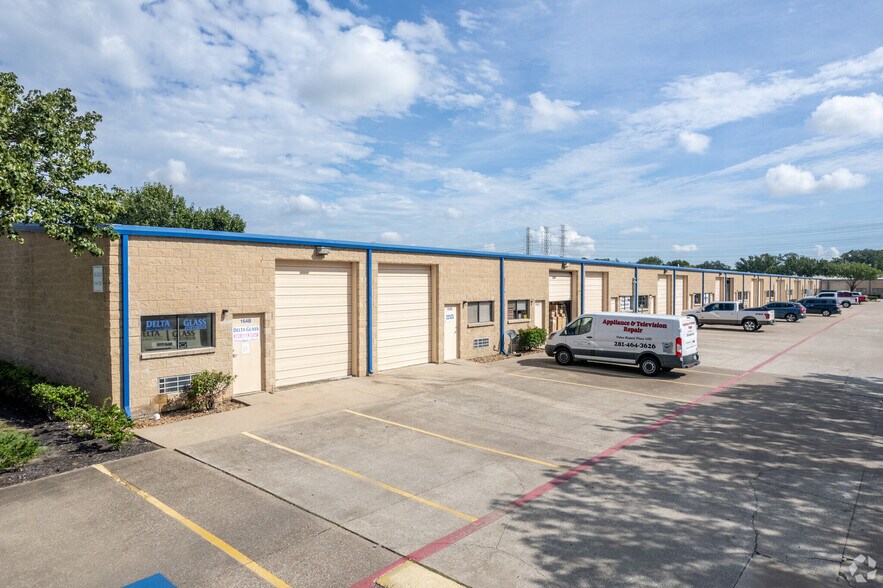 More Photos Of 15255 Gulf Fwy, Houston Unknown For Lease