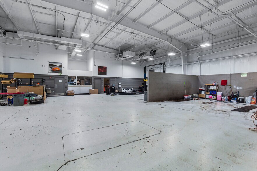 More Photos Of 5385 N I 55 St, Jackson Auto Dealership For Sale