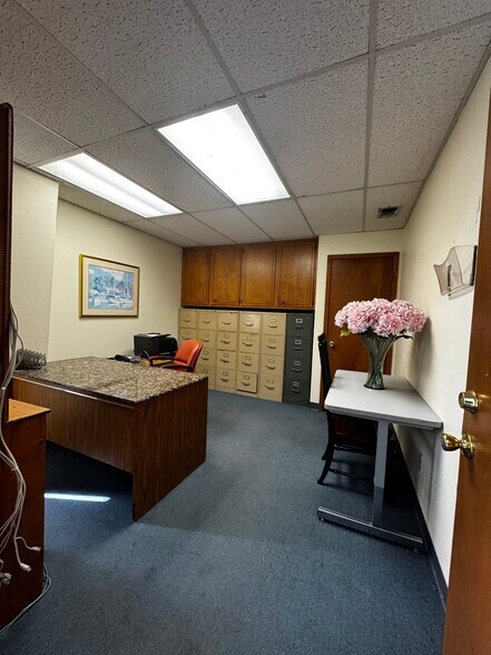 More Photos Of 300 Palm Dr, Corpus Christi Warehouse For Sale