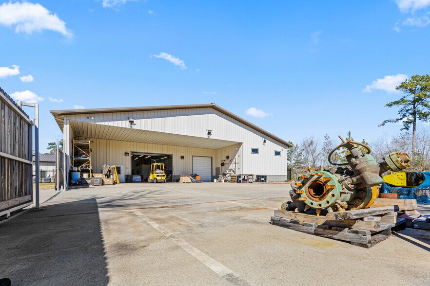 More Photos Of 1271 Rayford Bnd, Spring Light Manufacturing For Sale