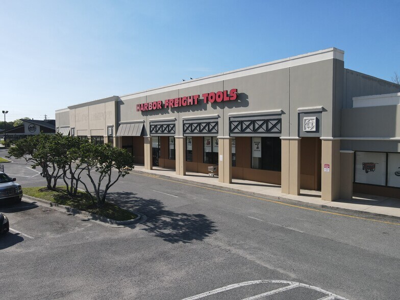 More Photos Of 8102 Blanding Blvd, Jacksonville Storefront For Lease