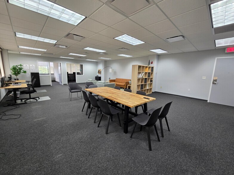 More Photos Of 28163 US Hwy 19 N, Clearwater Office For Lease