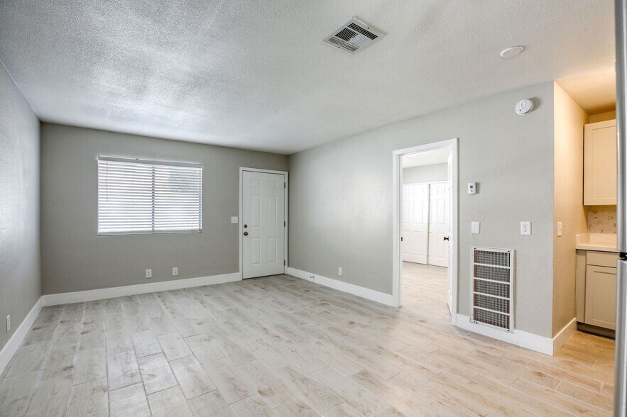 More Photos Of 317 S 9th St, Las Vegas Apartments For Sale