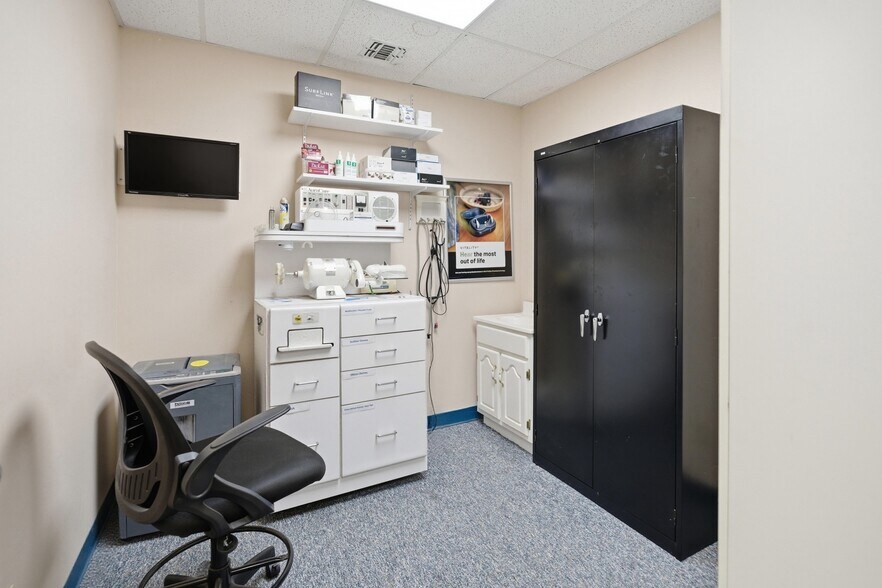 More Photos Of 475 E Main St, Patchogue Medical For Sale