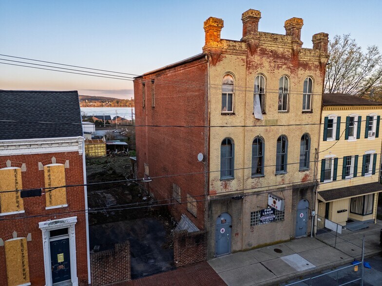 More Photos Of 28 N 2nd St, Columbia General Retail For Lease