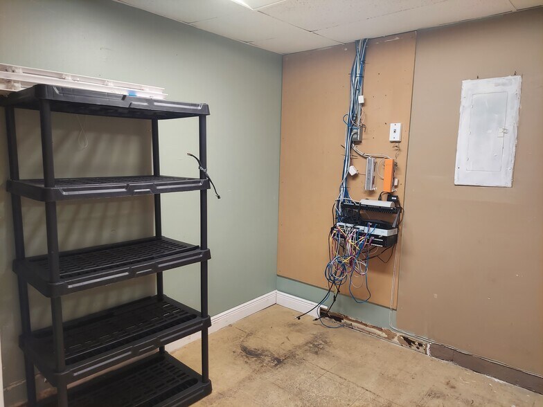 More Photos Of 180 E Burgess Rd, Pensacola Office For Lease