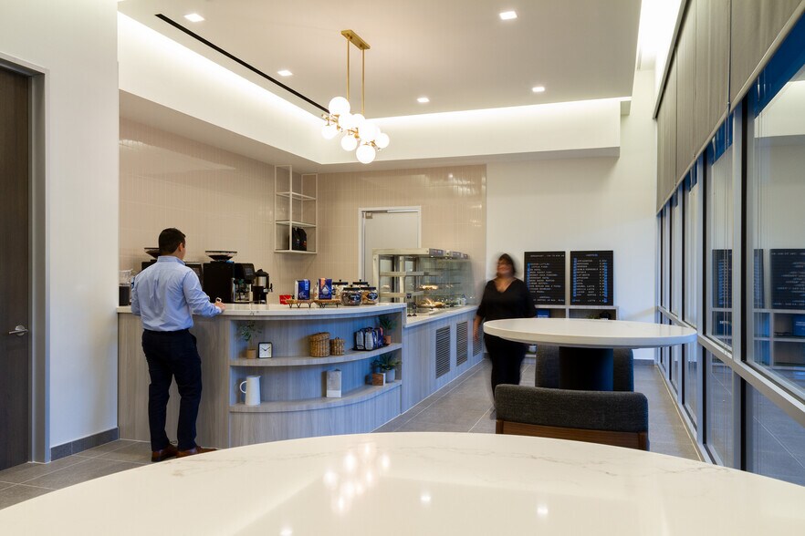 More Photos Of 3000 Pegasus Park Dr, Dallas Unknown For Lease