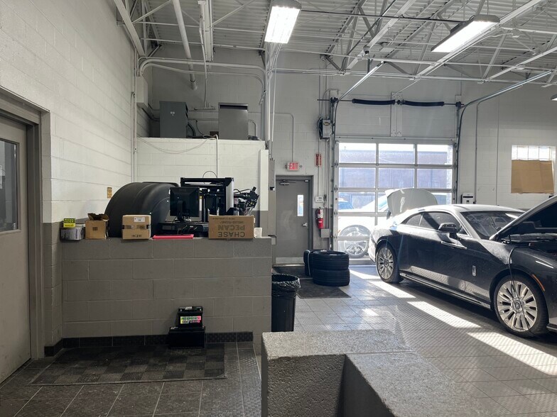 More Photos Of 7168 Pearl Rd, Middleburg Heights Freestanding For Sale