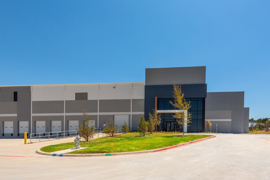 More Photos Of 1000 S J Elmer Weaver Fwy, Cedar Hill Distribution For Sale