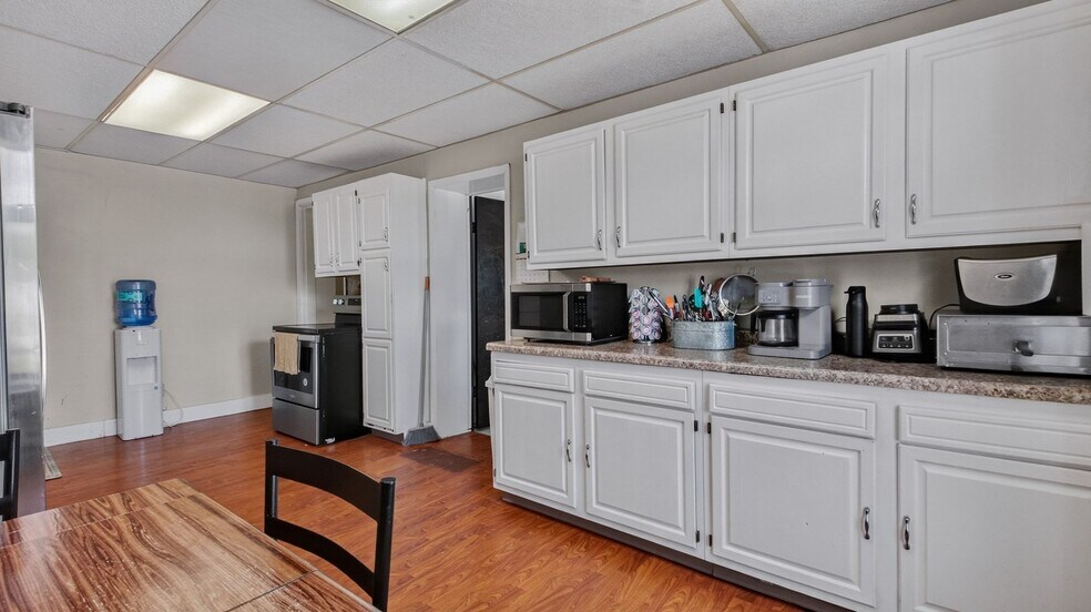 More Photos Of 110 W 2nd St N, Ladysmith General Retail For Sale
