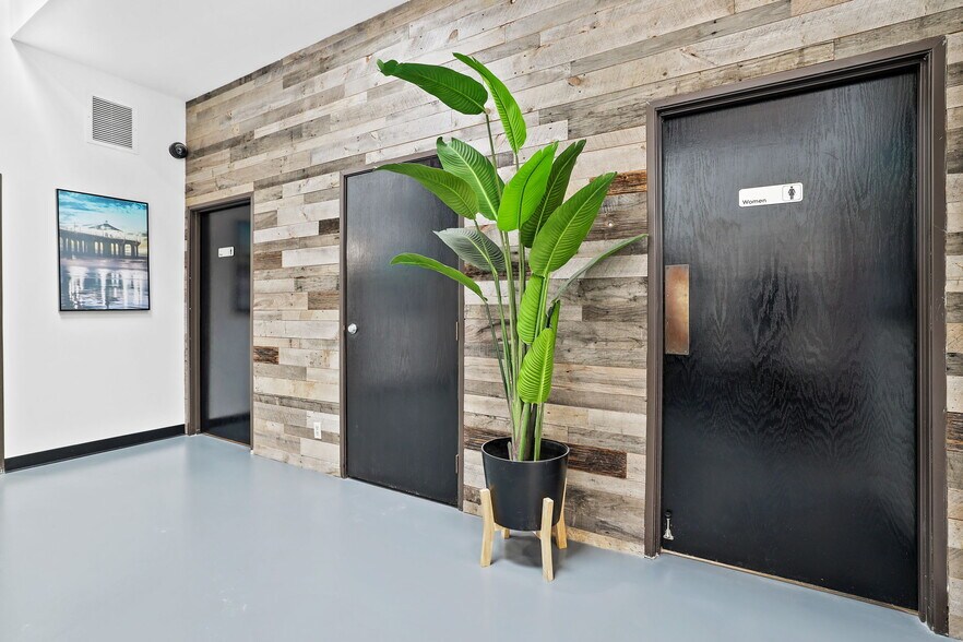 More Photos Of 1314 W 5th St, Santa Ana Office For Lease