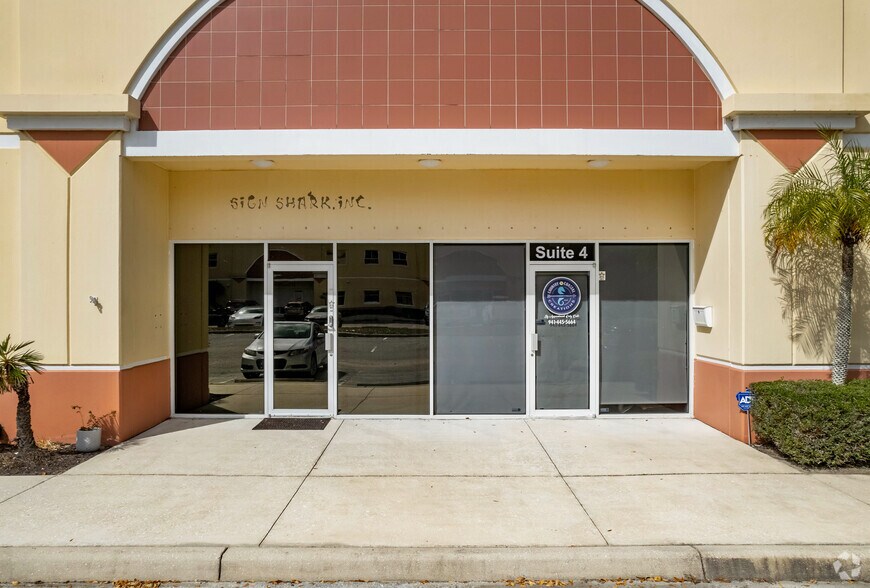 More Photos Of 787 Commerce Dr, Venice Warehouse For Lease