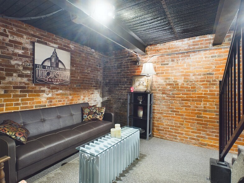 More Photos Of 713 4th Ave, Holdrege Office Residential For Lease