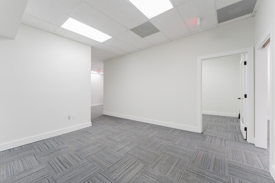More Photos Of 1817-1847 NE 25th St, Lighthouse Point Unknown For Lease
