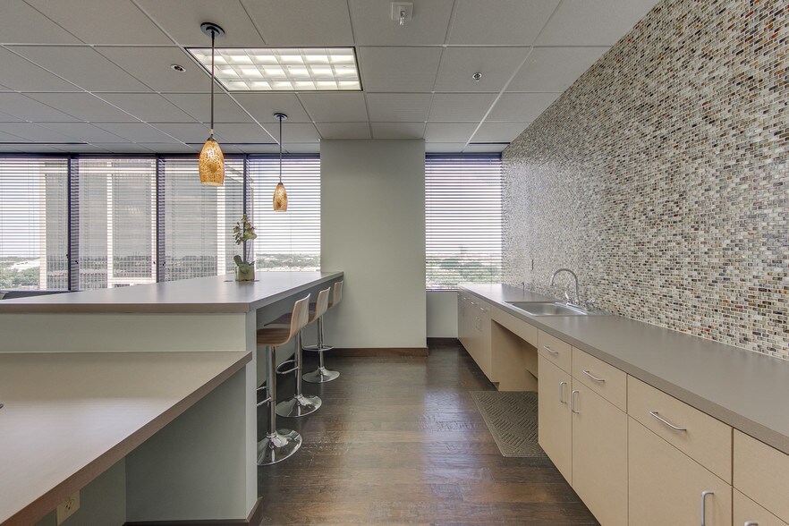 More Photos Of 4100 spring valley Rd, Dallas Loft Creative Space For Lease