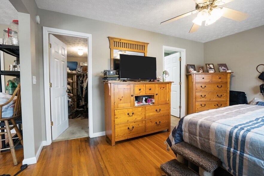 More Photos Of 6 Sanderson St, Hayesville Flex For Sale