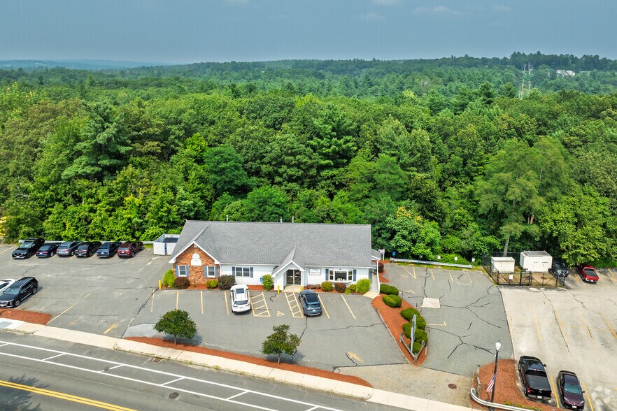 More Photos Of 694 Main St, Holden Office For Lease