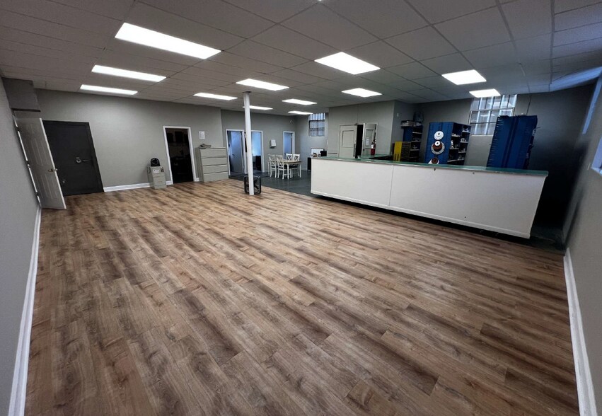 More Photos Of 221 N Scenic Hwy, Frostproof Flex For Lease