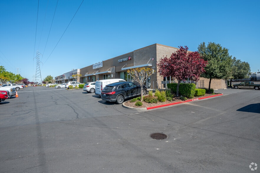 More Photos Of 5301 Power Inn Rd, Sacramento Storefront For Lease
