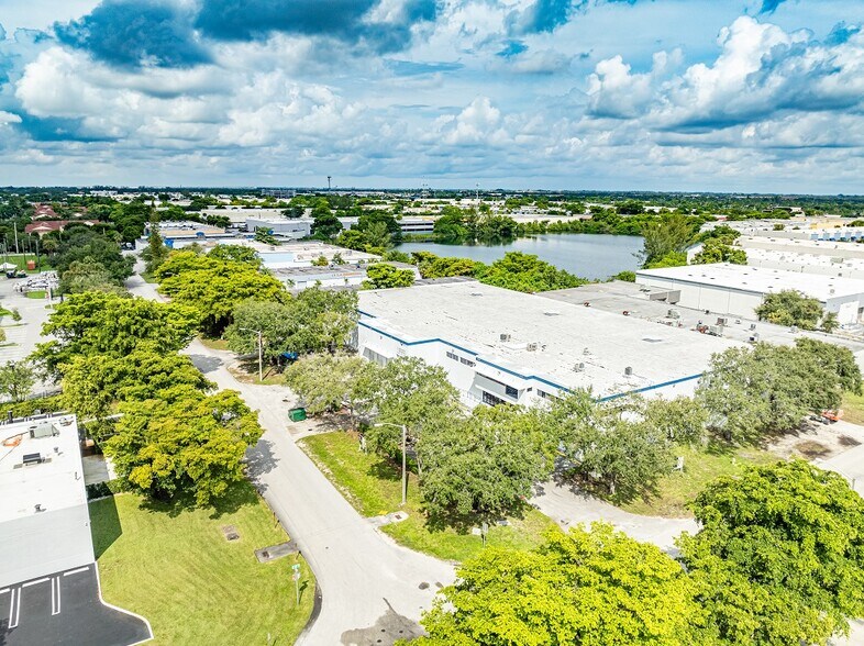 More Photos Of 4915 NW 159th St, Miami Lakes Warehouse For Lease