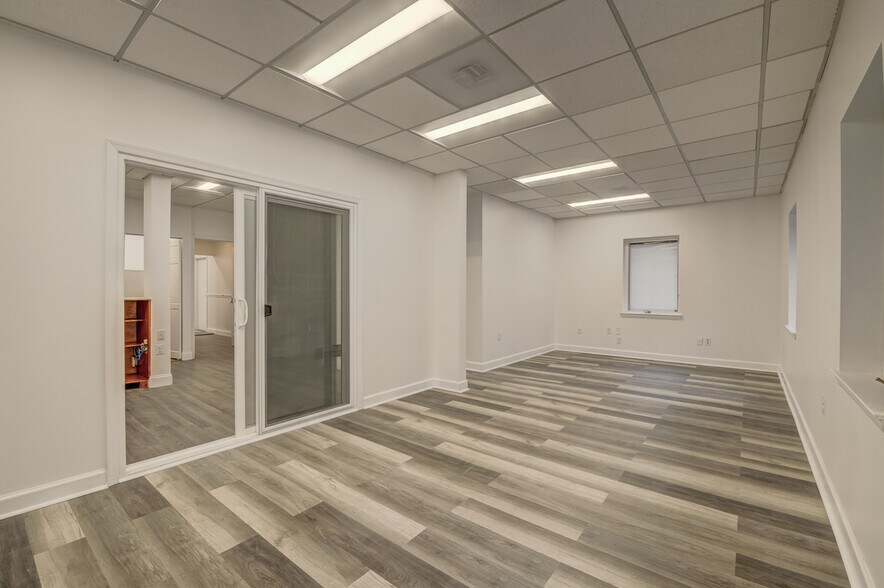 More Photos Of 4609 Pinecrest Office Park Dr, Alexandria Medical For Sale