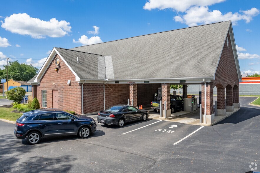More Photos Of 151 S Meridian Rd, Youngstown Bank For Sale