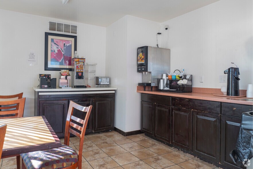 More Photos Of 1208 N Colorado Ave, Brush Hotel For Sale